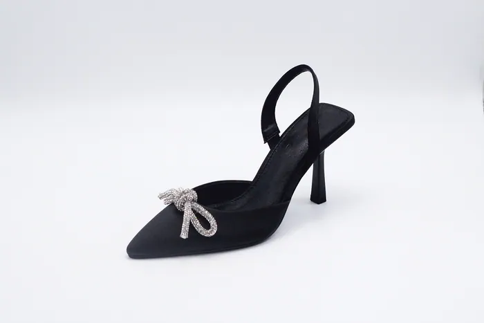 HEELS ES23-1057 — H.E.R